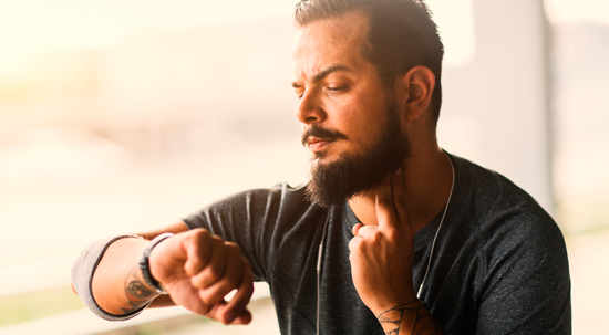 picture of a runner checking his pulse