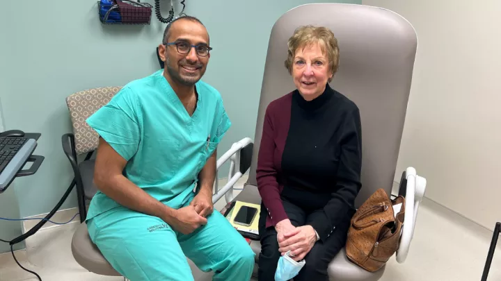 Patient Moe Wenke sitting with Dr. Aleem Siddique